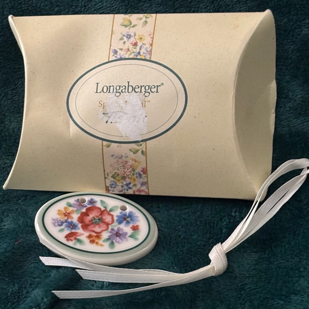 Longaberger ceramic floral tie-on for baskets with white ribbon new in box - Picture 3 of 6